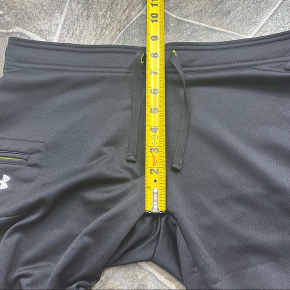 Under Armour Green HeatGear Semi-Fitted Capris - Picture 8 of 11